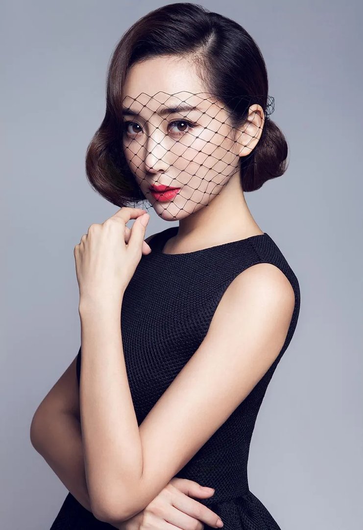 杜若溪整容前后对比照 杜若溪家庭条件很好是富二代吗