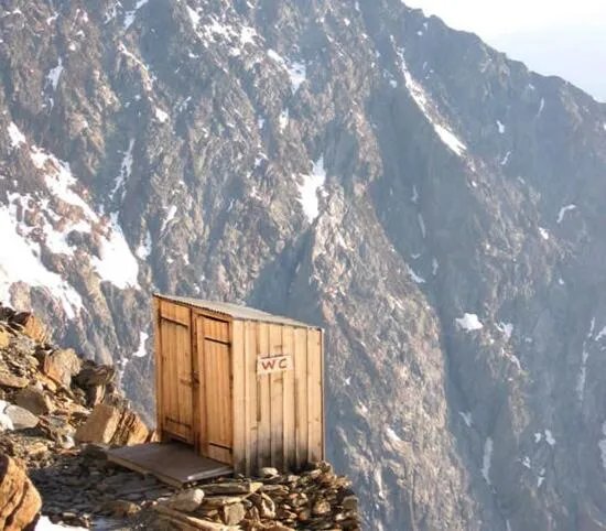 世界上最恐怖的厕所,紧张到你方便不出来