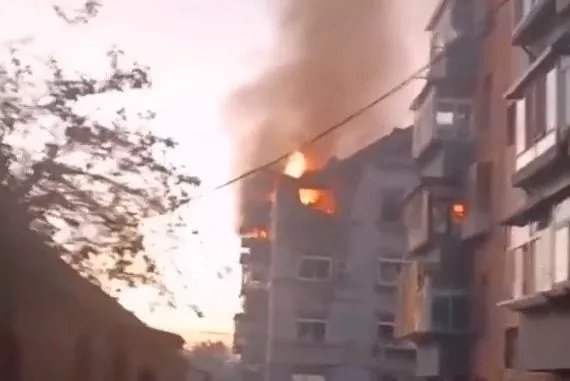 大连一居民楼发生爆炸,已致2死7伤,有关部门采取了哪些救援举措?