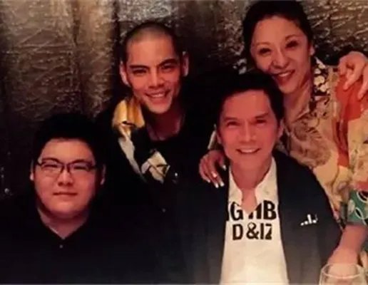 向华强女儿向咏恒照片曝光 揭向与丁佩为什么离婚