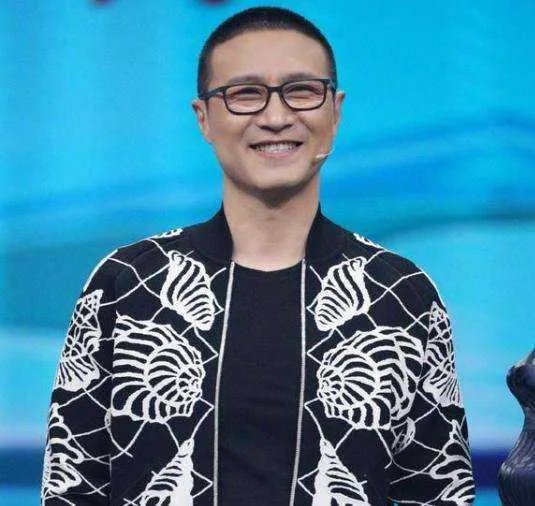 当年汪峰将陈乐基淘汰后，陈乐基却满世界开演唱会，怎么回事？
