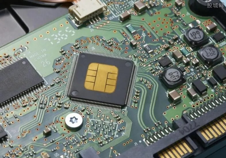 特朗普考虑将中芯国际列入黑名单 再一次打击中国企业