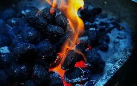 室外烧煤取暖为什么被拘?