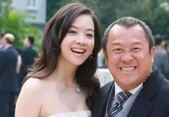 曾志伟儿子和女儿介绍：两儿一女都很为他争脸