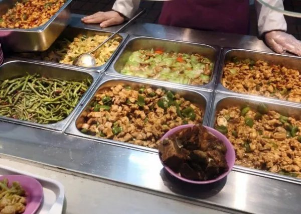 公司规定员工倒掉3次午餐将被开除,这能有效避免浪费吗?