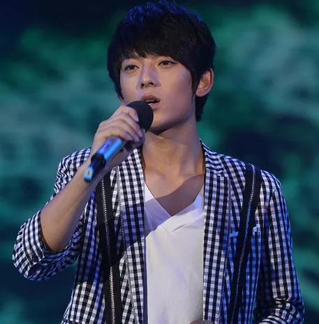 陈翔被粉丝强吻是怎么回事？ 疯狂粉丝遭到香橙粉集体抗议