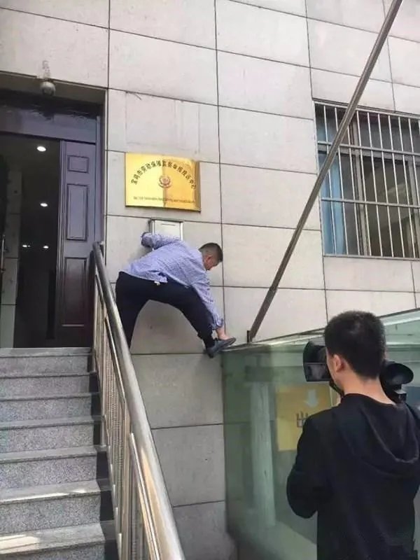 举报箱3米配监控是怎么回事?