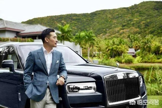 女司机开面包车与劳斯莱斯相撞,或面临200万索赔,你怎么看?