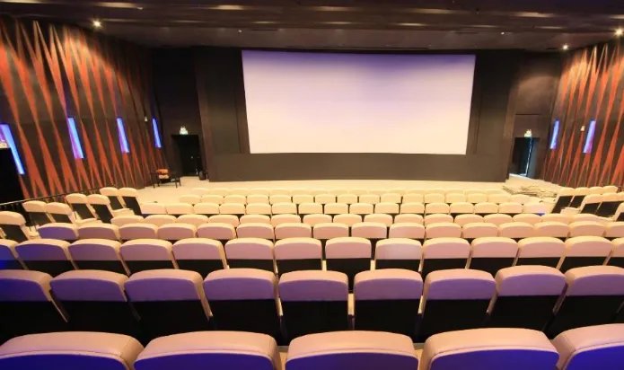 如何看待情人节单日票房首次破10亿?