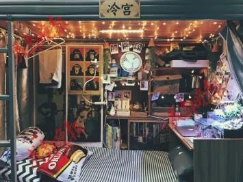 男生将寝室改成居酒屋,是怎么回事?