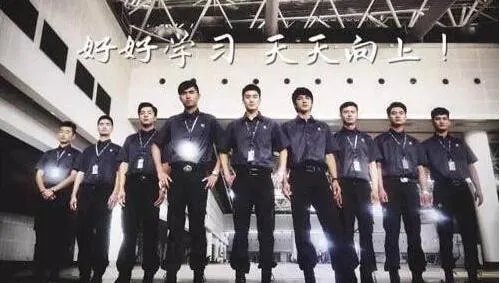 最帅快递小哥戴卓文,帅气不输明星(脚踏实地不做网红)