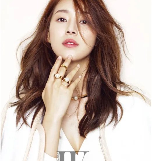 韩智慧结婚10年官宣怀孕,她的情感经历过哪些坎坷?