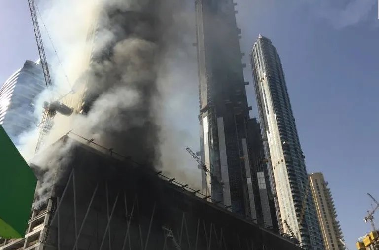 迪拜大火全城被浓烟笼罩是怎么回事？