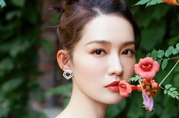 李沁肖战恋情公布坐实?二人滑雪照疑似曝光(双方否认)