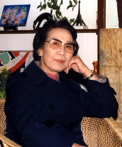 袁雪芬追悼会上海举行 越迷纷纷寄托无限哀思