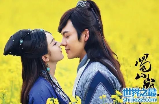 看陈伟霆很宠溺赵丽颖,两人甜蜜暧昧疑似恋爱