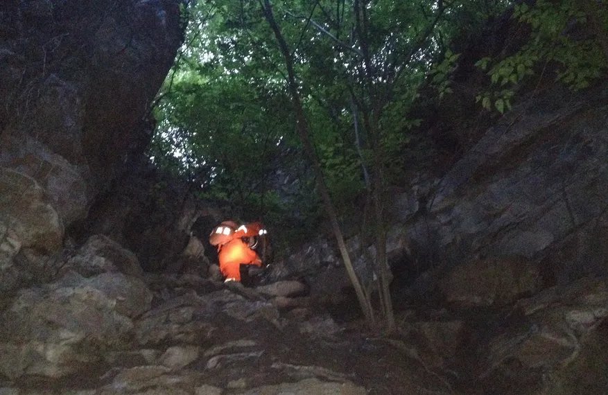 警民放烟花寻人后找着了吗?