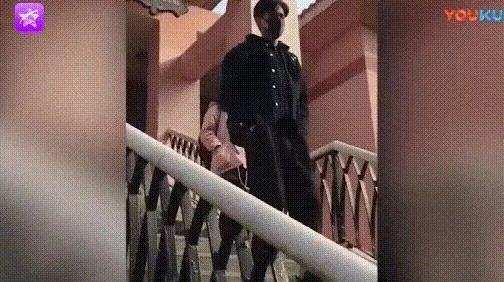 胡一天方否认与章若楠恋情,胡一天遛鸟事件是怎么回事