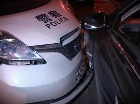 为躲检查撞警车 老司机犯大忌被刑拘