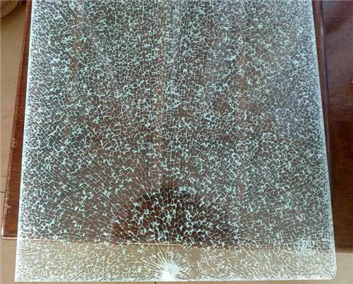 玻璃破裂了如何修补