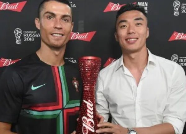 赵旭日为C罗颁奖吗?