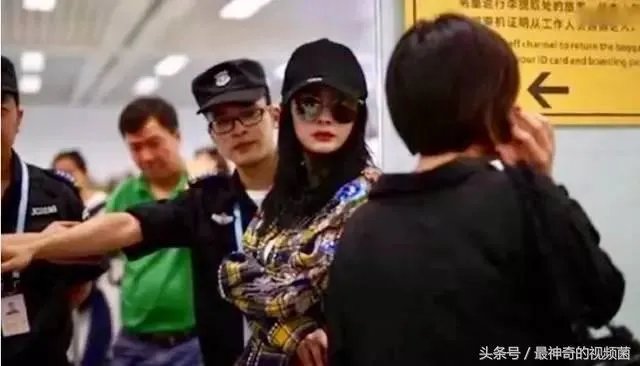 杨幂被赶出机场，大家怎么看？