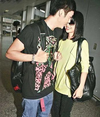 陈伟霆蔡卓妍接吻?  尽兴至凌晨持久力惊人