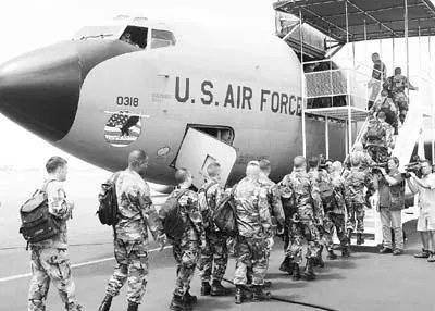 驻日美机迫降冲绳,美国为何能在日本驻军?