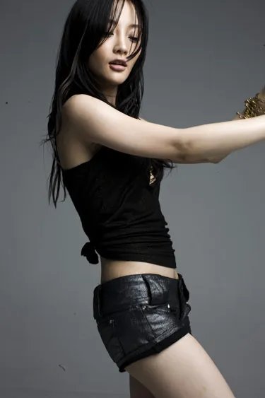 李小璐快乐大本营丝袜照曝光 与林依晨一起“动起来”