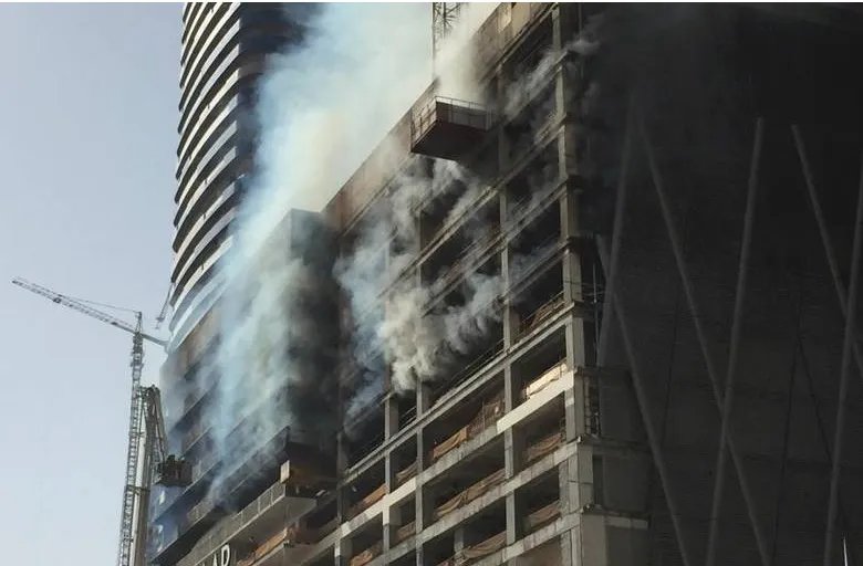 迪拜大火全城被浓烟笼罩是怎么回事？