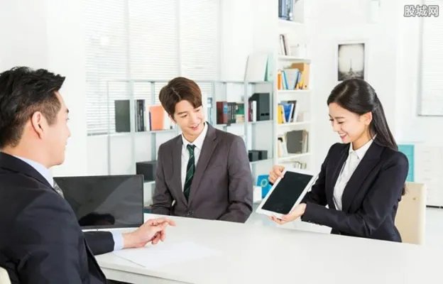 HR让没学历的求职者找人包养 事件来龙去脉揭晓