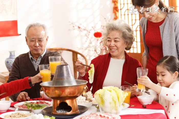 河南一卡车撞向路边等车情侣 男友推开女友自己身亡