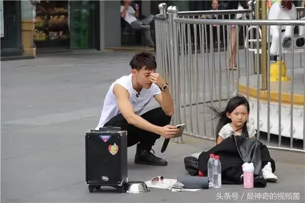 杨幂被赶出机场，大家怎么看？