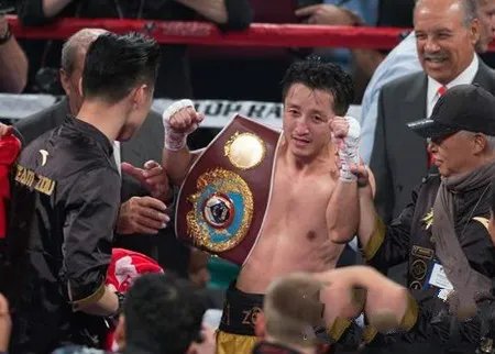 邹市明夺世界拳王金腰带 等21年迎来拳击生涯“大满贯”