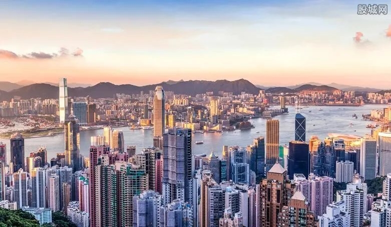 钟南山说香港已出现社区感染 哪个区风险大一些？