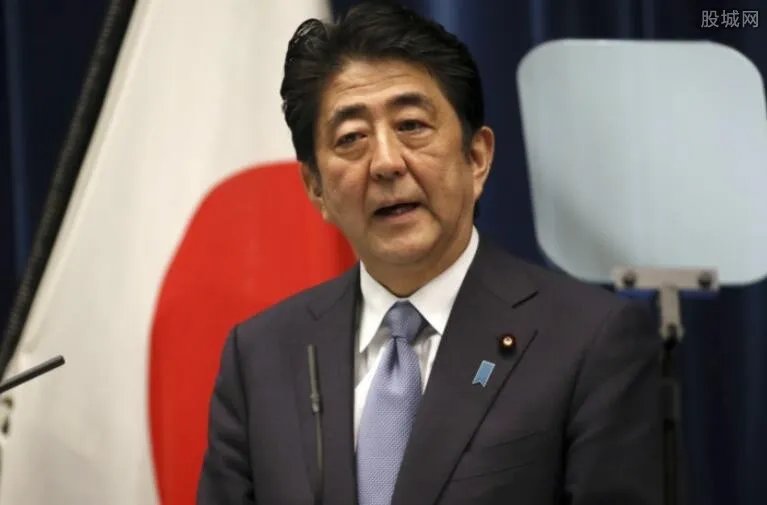 安倍未表达道歉 “慰灵”难掩“珍珠港之伤”