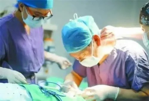 病人在死亡手术台一幕吓傻医生(图)