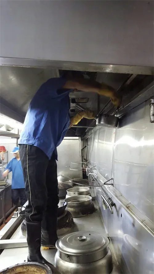 厨房的油烟怎么清洗