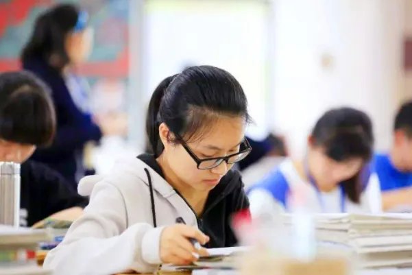 高考成绩公布前半个小时的时候,你在干嘛?