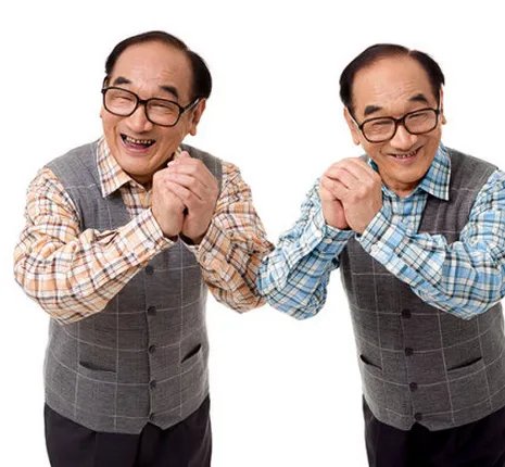 严顺开近况如何? 严顺开住院周立波送恩师万元轮椅