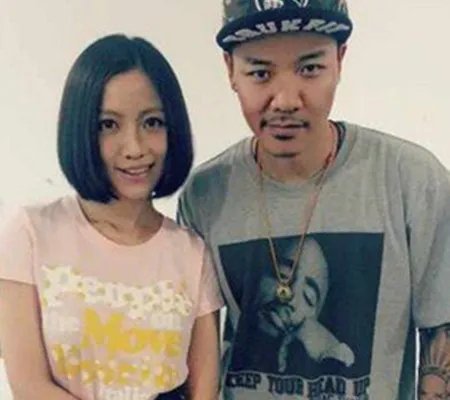 李秋泽女友身份曝光 一直是李秋泽背后的女人