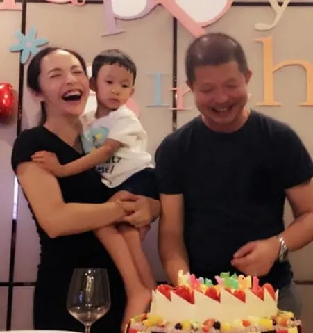 姚晨带儿探班曹郁网友表示羡慕 刘烨爆料姚曾“出轨”曹