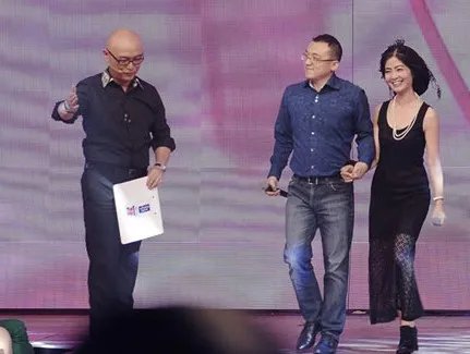 51岁女嘉宾牵手小17岁帅哥 非诚勿扰上演惊天逆袭