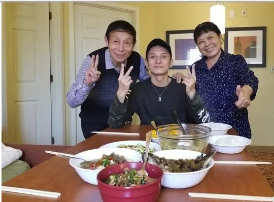 李维嘉怎么回应筷子门?