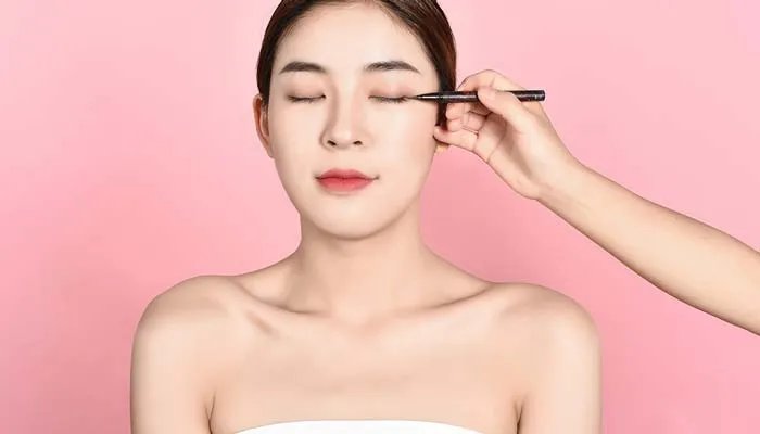 内双怎么画眼线 适合内双的眼线画法