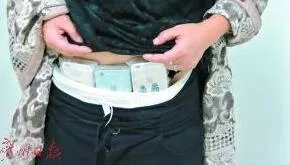 绑64部手机入境 有部分明显是旧机