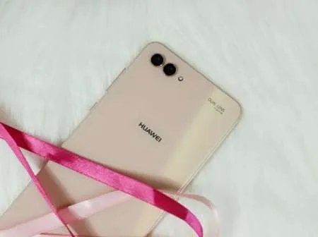 自拍纠结症 四镜头华为nova2s让你怎么拍怎么美