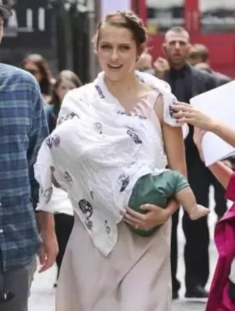 豪放喂奶照来袭,您还能hold住么?