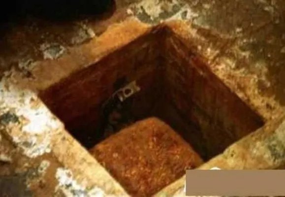 白蛇之谜:原来是雷峰塔地宫藏宝藏(图)