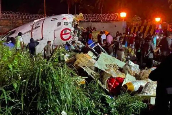 印度客机冲出跑道已致17人死亡是什么情况？